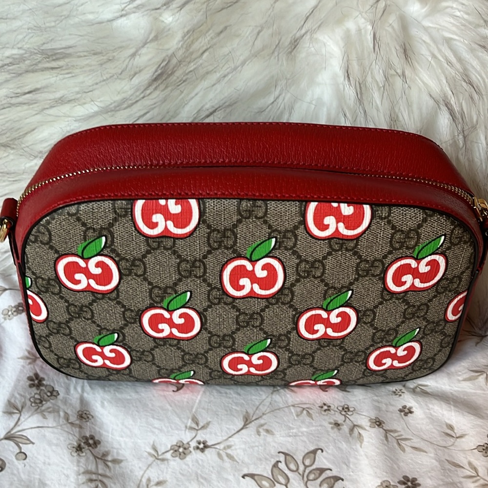 SOLD GUCCI Supreme, Crossbody, like new retails $2500 - Picture 3 of 9